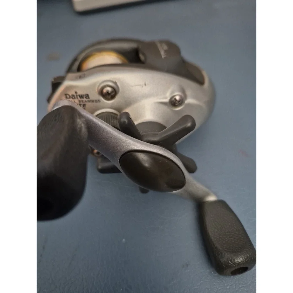 Daiwa‎ Triforce Z 153iv Fishing Reel BAITCAST REEL W Flipping Switch